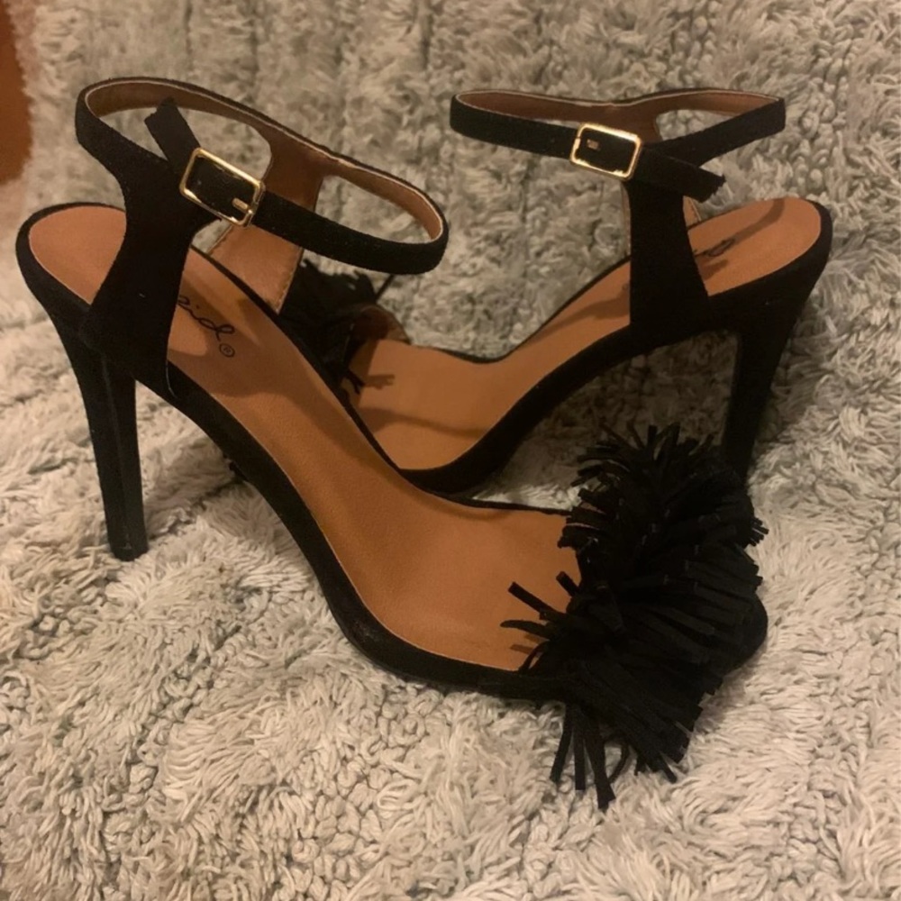 Qupid Heels size 6